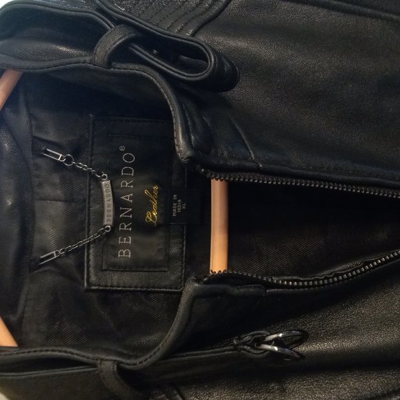 Woman's Bernardo leather coat - Picture 1 of 8